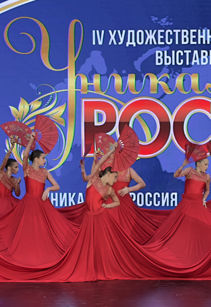 Воспитанницы SMUZI DANCE на сцене